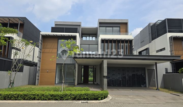 Dijual Rumah Mewah Unfurnished 3 Lantai di Navapark BSD City !