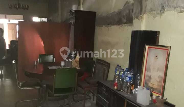 Old House For Sale In Petojo Selatan