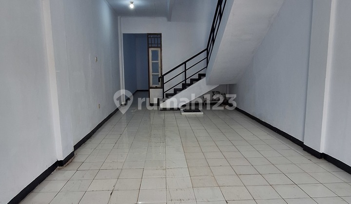 Rent a Shophouse. 1000 Cengkareng, Taman Palem. Neat condition. Renovated. 1