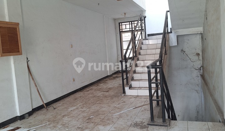Rent a Shophouse. 1000 Cengkareng, Taman Palem. Neat condition. Renovated. 2