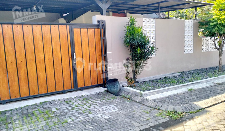 Corner House, Minimalist, Strategic Location in Pbi Araya 2