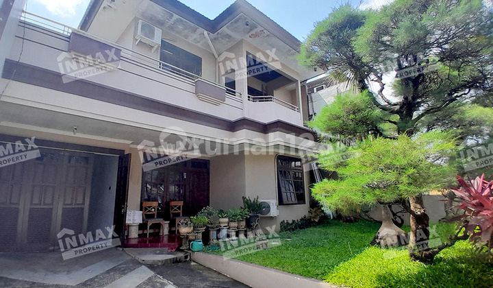 Good Minimalist House 2 Story Building Located on Bukit Dieng, Malang City 2