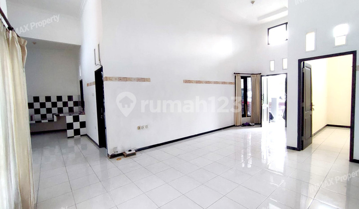 Rumah Bagus Unfurnished SHM Lokasi Di Tlogomas Malang 7