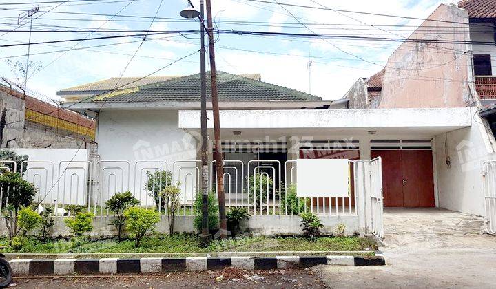 Rumah 2 Lantai Bagus Unfurnished SHM Daerah Dieng Dekat Cyber Mall Dieng, Malang 1