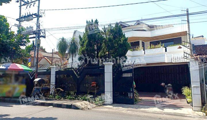 Rumah 3 Lantai Bagus Semi Furnished SHM di Oro-oro Dowo, Malang 1