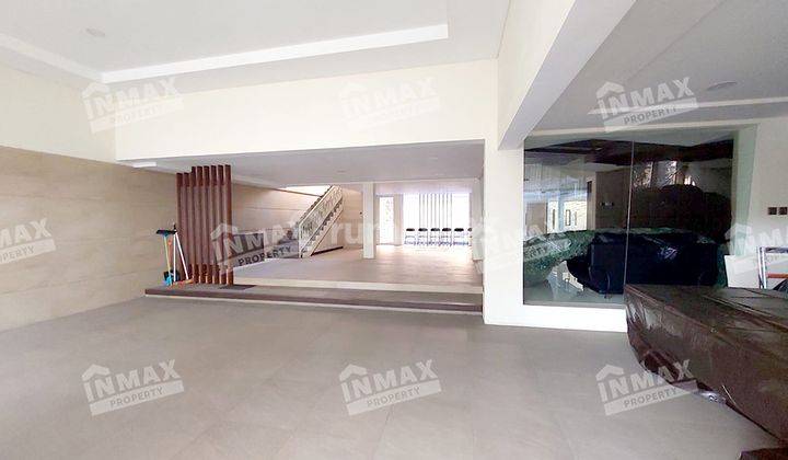 Rumah 4 Lantai Bagus Furnished SHM di Istana Dieng, Malang 2