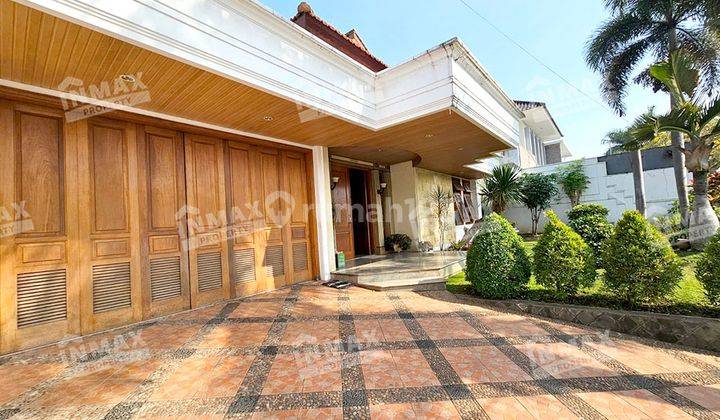 Rumah 2 Lantai Bagus Furnished HGB di Bukit Dieng, Malang 2