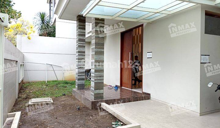 Rumah 2 Lantai Baru Furnished SHM di Kayutangan Golf Boulevard Araya, Malang 1