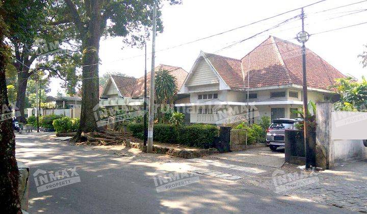 Rumah Kuno Bagus Semi Furnished SHM di Tangkuban Perahu, Malang 1