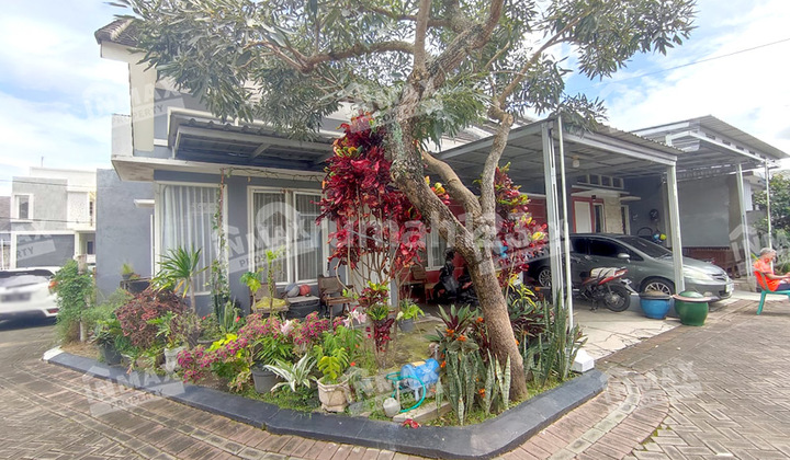 Semi-furnished Corner House, Strategic Location in Permata Royal Garden Pakis, Malang 2