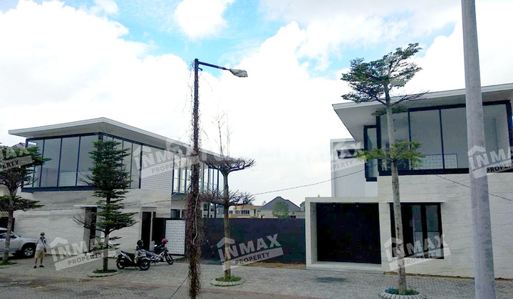 Semi-Furnished Luxury Villa with a Nice View Located in Royal Garden Regency Batu