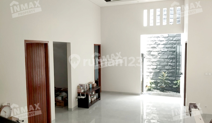 New House, Minimalist Furnished Location Letjen S Parman Malang 2