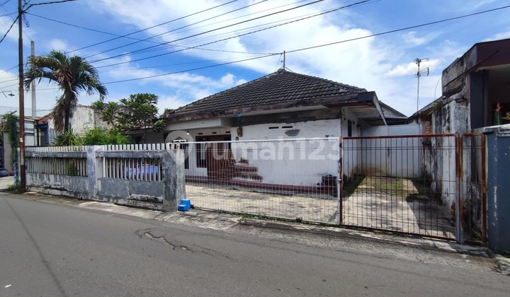 Spacious House Strategic Location in Laksda Adi Sucipto Area, Malang City Spacious House Strategic Location in Laksda Adi Sucipto Area, Malang City