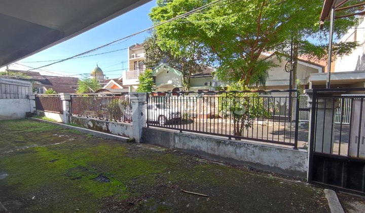 Large One-Story House Many Rooms Location Green Hill Tlogomas, Malang 2