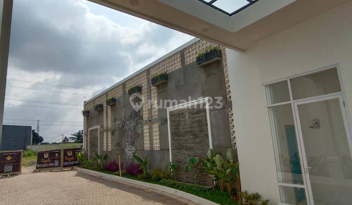 Town House Strategis Dilengkapi Swimming Pool di Ciputat Tangsel 1