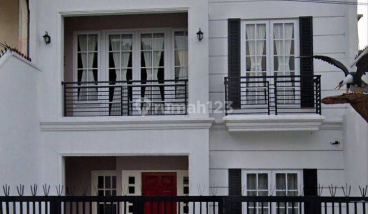 Dijual rumah dipinggir jalan di Kebon Jeruk Jakarta Barat dan semi furnished
 1