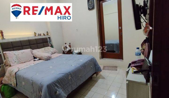 Dijual rumah dipinggir jalan di Kebon Jeruk Jakarta Barat dan semi furnished
 2