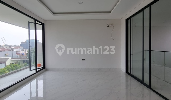 Rumah Metland Puri Brand New 3 Lantai Good Lokasi Jalanan Lebar