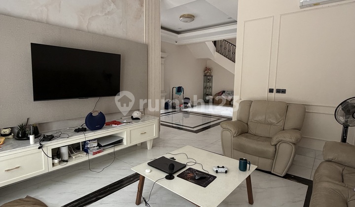 Rumah sunter minimalis mewah 3 lantai interior cakep american classic