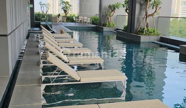 Jakarta Equinox Tower 35m empty space