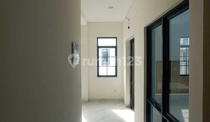 For Rent Corner House in Viridia Lavon Swan City Tangerang For Rent Corner House in Viridia Lavon Swan City Tangerang