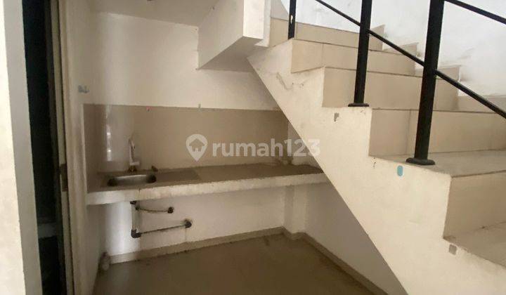 Di sewa ruko terrace 8 suvarna sutera 5