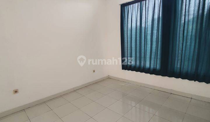 Sewa rumah 2 lantai bagus bersih rapi di Talaga Bestari cluster fluora Tangerang 3