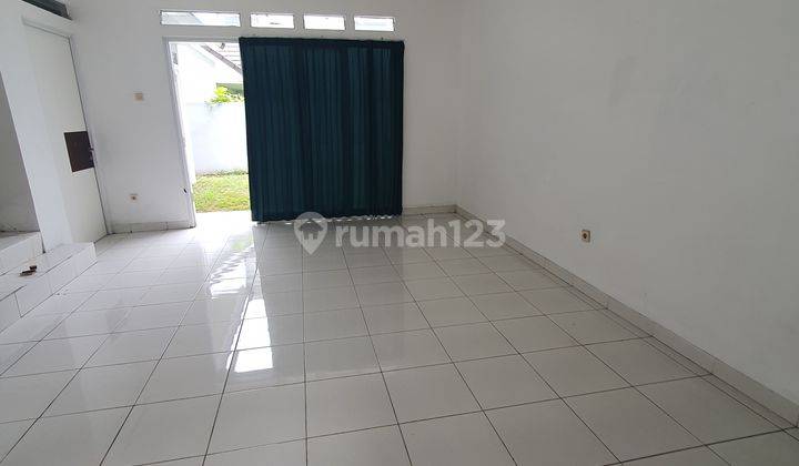 Sewa rumah 2 lantai bagus bersih rapi di Talaga Bestari cluster fluora Tangerang 9