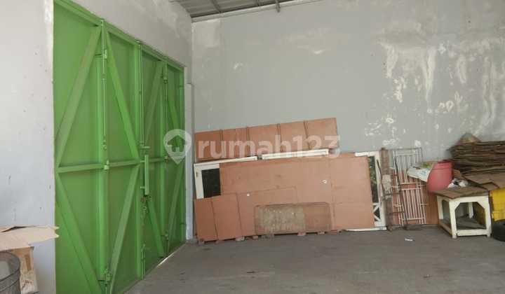 Gudang Bisa Jadi Rumah Tinggal Siap Pakai di Villa Melati Mas