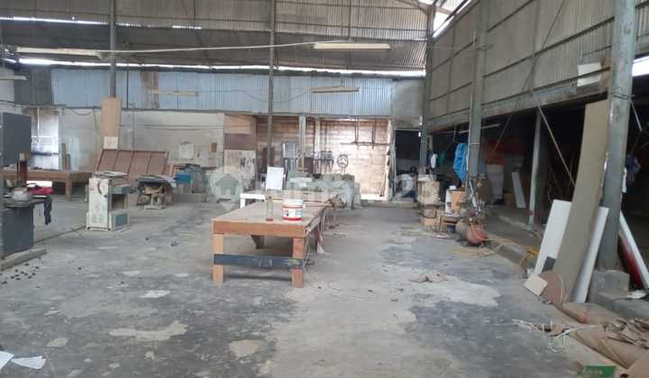 Tanah dan Bangunan Bekas Gudang Strategis di Curug Panongan Tanah dan Bangunan Bekas Gudang Strategis di Curug Panongan