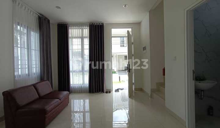 Disewakan Rumah Cantik 2 Lantai Semifurnish Siap Huni di Lavon Swancity  2