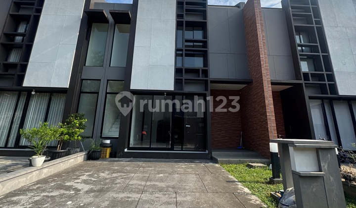 Rumah Sewa Bagus di Suvarna Sutera