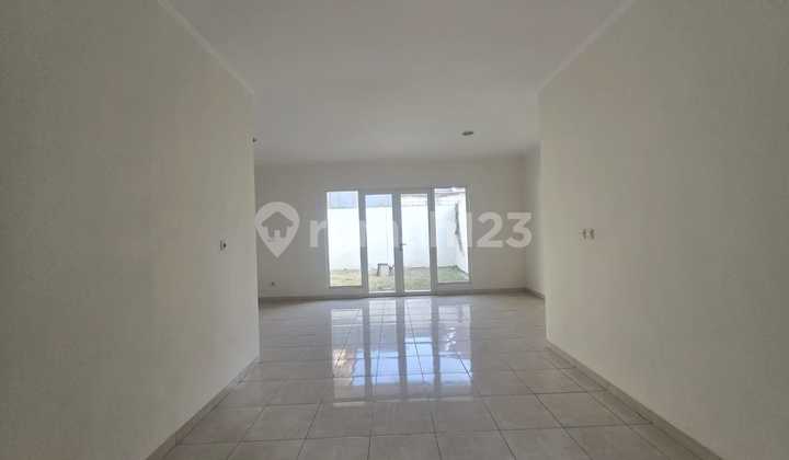 Dijual Rumah Besar Luas Kondisi Rapi Terawat di Suvarna Sutera 2