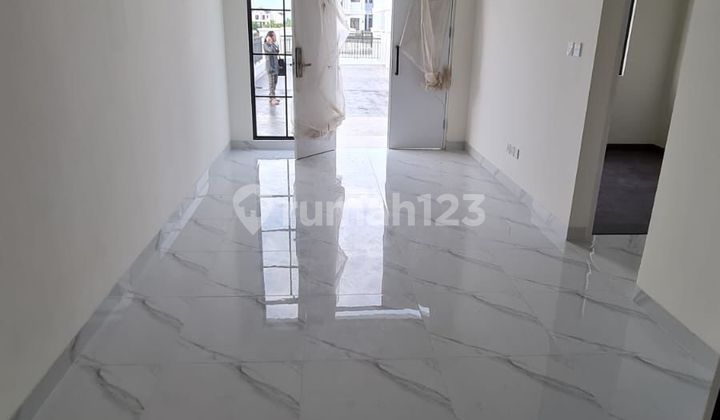 Rumah Cantik Hook di Lavon 2 Cikupa Kondisi Standar Belum Pernah Huni 2