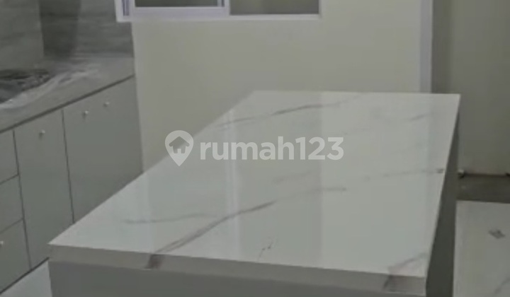 Dijual Cepat Rumah Full Renov Interior Cantik Semifurnish Nempel Ditinggal 2