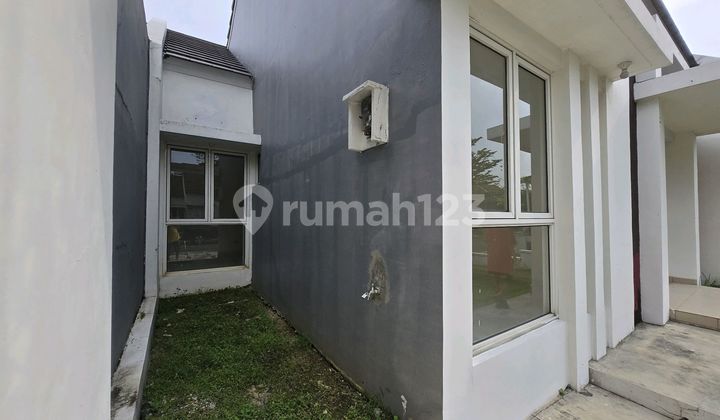 Ready-to-Occupy House in Fedora Cluster Suvarna Sutera Tangerang 2