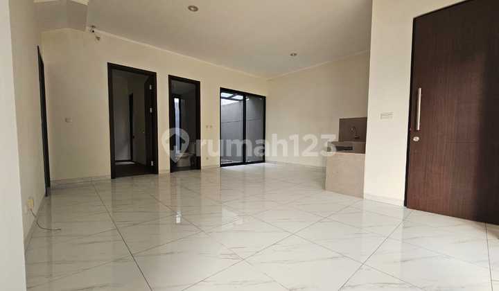 Dijual Rumah Baru Masih Fresh Belum Pernah Dihuni di Suvarna 2