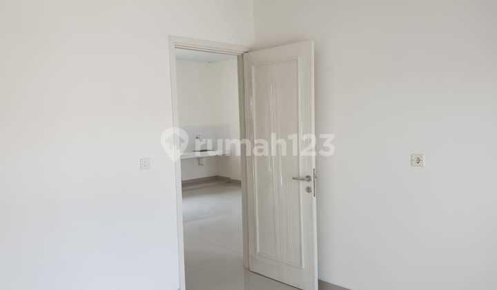 Dijual Cepat Rumah 1 Lantai Semifurnish Belum Pernah Dihuni di Suvarna Sutera 2