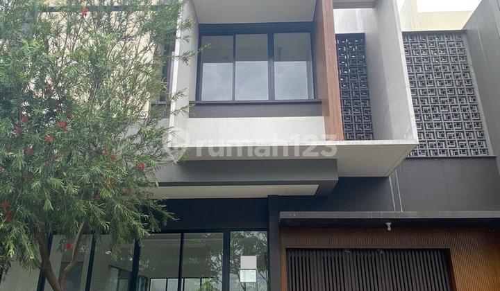 Dijual Rumah 2 Lantai di Suvarnaa Suteraa Masih Baru Belum Dihuni 
