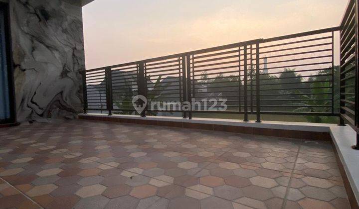 garasi/carport dijual rumah hoek cluster taman