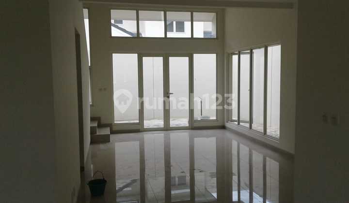 Dijual Rumah 2 Lantai di Suvarna Sutera Kondisi Bagus Siap Huni 2