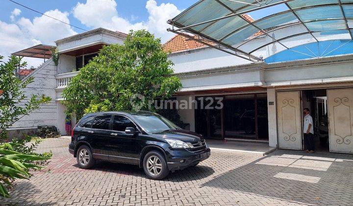 RUMAH PUSAT KOTA JALAN DIPONEGORO DIMENSI 17.6X50 METER HADAP TIMUR ADA 5KAMAR TIDUR 1