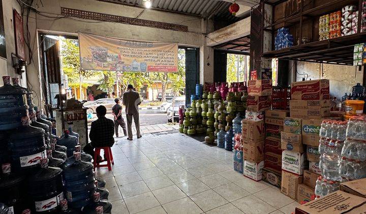 RUMAH DAN TEMPAT USAHA DI RAYA DHARMAHUSADA COCOK BUAT TOKO KANTOR DIMENSI 10X17METER BANGUNAN 2 LANTAI 1