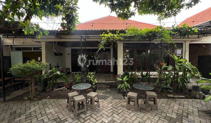 RUMAH KARTINI PUSAT KOTA DEKAT RAYA DARMO LEBAR 17METER LUAS 530M2 BANGUNAN 2 LANTAI ADA 6 KAMAR TIDUR 1