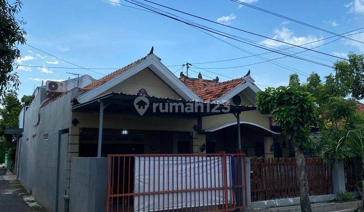 RUMAH SIAP HUNI DI JALAN UTAMA KAPTEN SYAFIRI BANGKALAN LUAS TANAH 233M2 DENGAN 4+1 KAMAR TIDUR 1