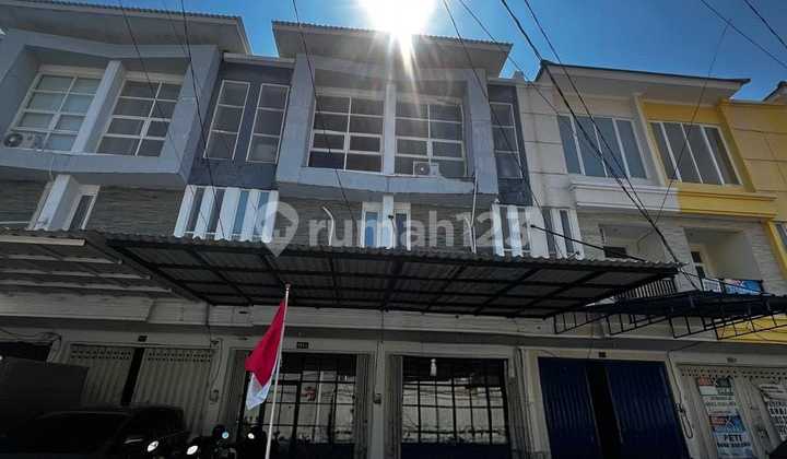 Ruko 2 jejer di ploso timur bangunan 3 lantai dimensi 4x19 meter sudah ada lift Barang