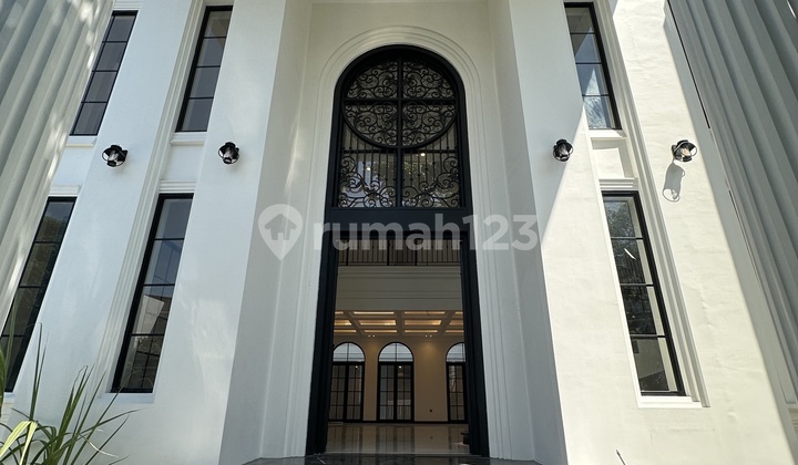 RUMAH CLASSIC BARU GRESS DI GRAHA FAMILY DIMENSI 15X25 METER ADA RUANG GYM DAN POOL