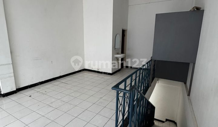 Ready-to-occupy Klampis Megah shophouse, already partitioned for office, 3 floors, 5,500-watt electricity.