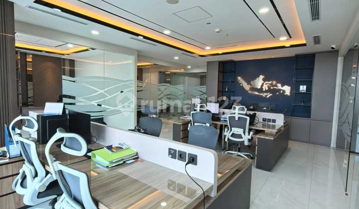 Office Pakuwon Tower Tunjungan Plaza 6 Full Furnish 3 Units Combined into 1, Area 202M2