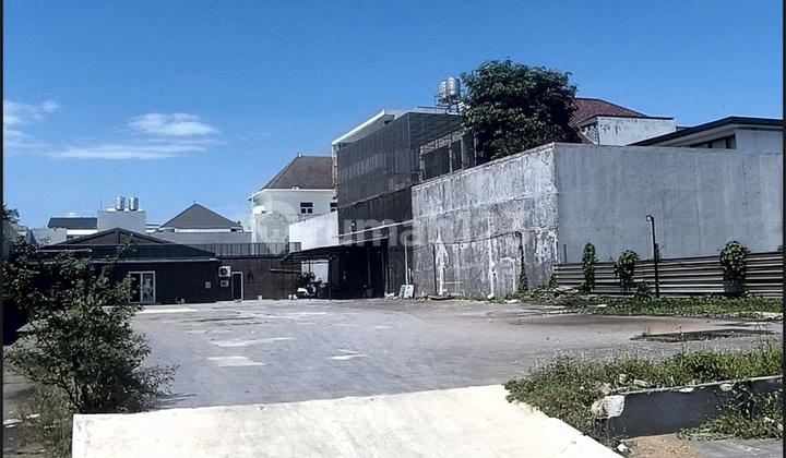 Disewakan Lahan komersial raya merr luas 810m2 bonus Parkir 30 mobil